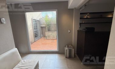 Oficina en Castelar Norte - 3 despachos - 2 salas de reunión -  2 Baños - Balcón -