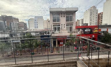 Oficina en Castelar Norte - 3 despachos - 2 salas de reunión -  2 Baños - Balcón -