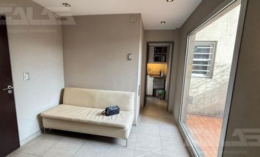 Oficina en Castelar Norte - 3 despachos - 2 salas de reunión -  2 Baños - Balcón -