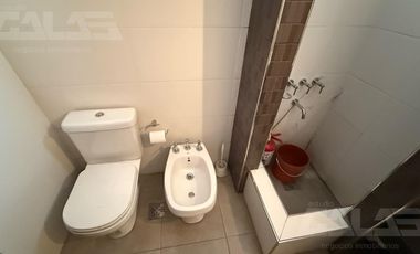 Oficina en Castelar Norte - 3 despachos - 2 salas de reunión -  2 Baños - Balcón -