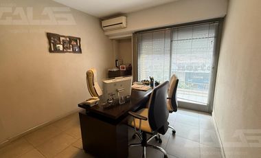 Oficina en Castelar Norte - 3 despachos - 2 salas de reunión -  2 Baños - Balcón -