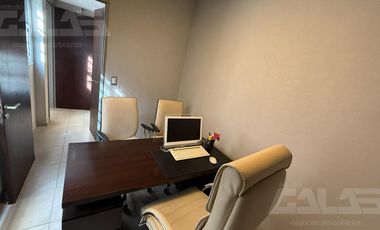 Oficina en Castelar Norte - 3 despachos - 2 salas de reunión -  2 Baños - Balcón -