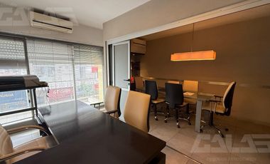 Oficina en Castelar Norte - 3 despachos - 2 salas de reunión -  2 Baños - Balcón -