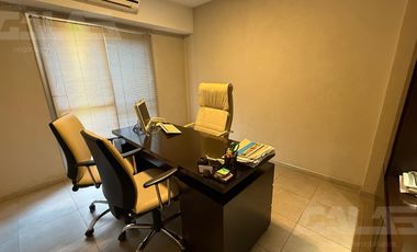 Oficina en Castelar Norte - 3 despachos - 2 salas de reunión -  2 Baños - Balcón -