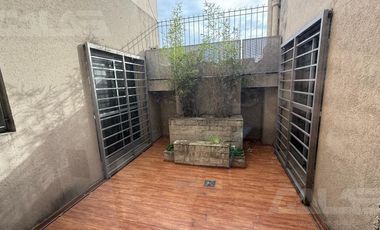 Oficina en Castelar Norte - 3 despachos - 2 salas de reunión -  2 Baños - Balcón -