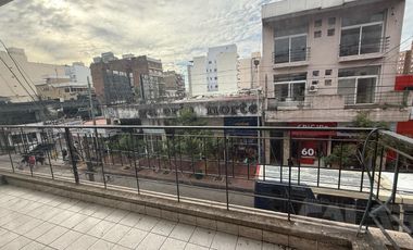 Oficina en Castelar Norte - 3 despachos - 2 salas de reunión -  2 Baños - Balcón -