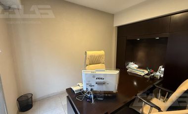 Oficina en Castelar Norte - 3 despachos - 2 salas de reunión -  2 Baños - Balcón -