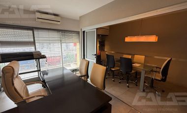 Oficina en Castelar Norte - 3 despachos - 2 salas de reunión -  2 Baños - Balcón -