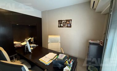 Oficina en Castelar Norte - 3 despachos - 2 salas de reunión -  2 Baños - Balcón -