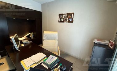 Oficina en Castelar Norte - 3 despachos - 2 salas de reunión -  2 Baños - Balcón -