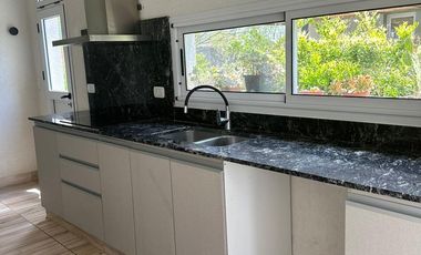 Casa en venta y alquiler anual sin muebles en Barrio Canton Norte PG