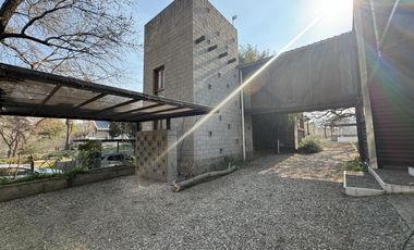 Complejo con bajada al rio en un lugar único de Villa los Aromos