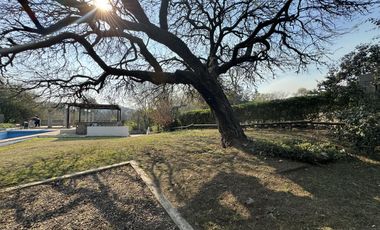 Complejo con bajada al rio en un lugar único de Villa los Aromos