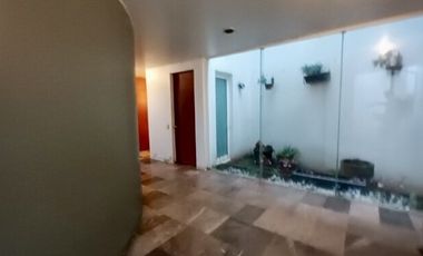 Casa en venta con buena ubicación