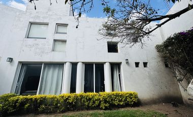 Casa en venta con buena ubicación