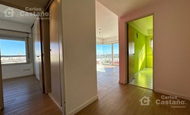 Moderno depto.2 amb. Amplios balcones c/ Vista.Cochera fija 2 autos. Edificio c/piscina, sum y seguridad, sobre Av. Maipú.