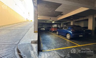 Moderno depto.2 amb. Amplios balcones c/ Vista.Cochera fija 2 autos. Edificio c/piscina, sum y seguridad, sobre Av. Maipú.