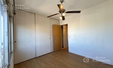 Moderno depto.2 amb. Amplios balcones c/ Vista.Cochera fija 2 autos. Edificio c/piscina, sum y seguridad, sobre Av. Maipú.