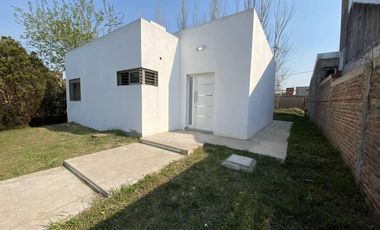 Casa de dos dormitorios Bº El Castillo en alquiler