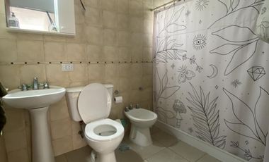 Casa de dos dormitorios Bº El Castillo en alquiler