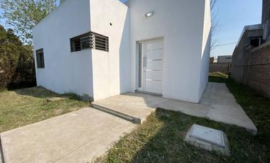 Casa de dos dormitorios Bº El Castillo en alquiler