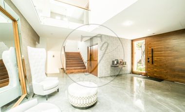 Exclusiva casa en Venta con acabados premium en Condado de Sayavedra