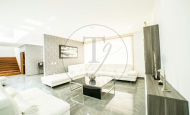 Exclusiva casa en Venta con acabados premium en Condado de Sayavedra