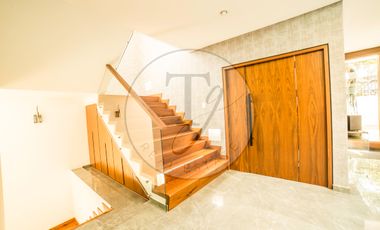 Exclusiva casa en Venta con acabados premium en Condado de Sayavedra