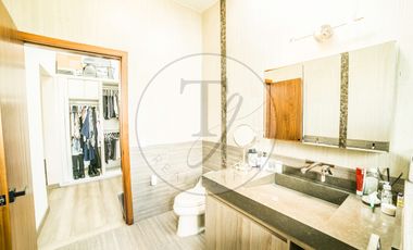 Exclusiva casa en Venta con acabados premium en Condado de Sayavedra