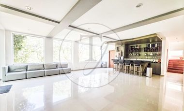 Exclusiva casa en Venta con acabados premium en Condado de Sayavedra