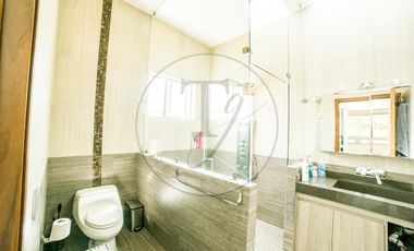 Exclusiva casa en Venta con acabados premium en Condado de Sayavedra