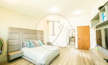 Exclusiva casa en Venta con acabados premium en Condado de Sayavedra