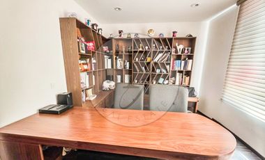 Exclusiva casa en Venta con acabados premium en Condado de Sayavedra