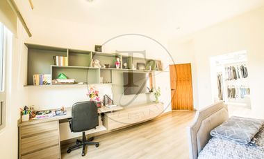 Exclusiva casa en Venta con acabados premium en Condado de Sayavedra