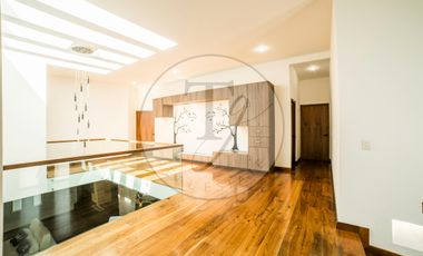 Exclusiva casa en Venta con acabados premium en Condado de Sayavedra