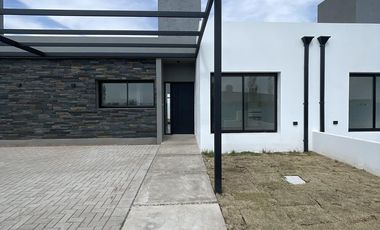 Duplex alquiler 2 dormitorios 1 baño con patio San Ignacio Village