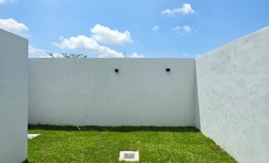 CASA EN VENTA 2 PLANTAS, 2 RECÁMARAS, 2.5 BAÑOS, COCHERA PARA 2 AUTOS