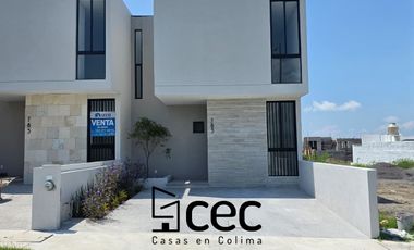 CASA EN VENTA 2 PLANTAS, 2 RECÁMARAS, 2.5 BAÑOS, COCHERA PARA 2 AUTOS