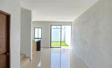 CASA EN VENTA 2 PLANTAS, 2 RECÁMARAS, 2.5 BAÑOS, COCHERA PARA 2 AUTOS