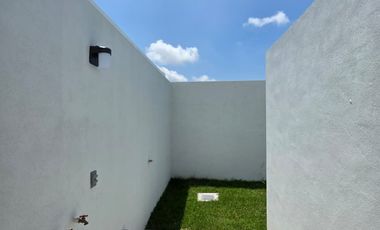 CASA EN VENTA 2 PLANTAS, 2 RECÁMARAS, 2.5 BAÑOS, COCHERA PARA 2 AUTOS