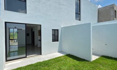 CASA EN VENTA 2 PLANTAS, 2 RECÁMARAS, 2.5 BAÑOS, COCHERA PARA 2 AUTOS