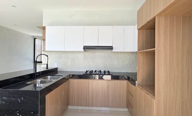 CASA EN VENTA 2 PLANTAS, 2 RECÁMARAS, 2.5 BAÑOS, COCHERA PARA 2 AUTOS