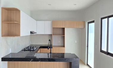 CASA EN VENTA 2 PLANTAS, 2 RECÁMARAS, 2.5 BAÑOS, COCHERA PARA 2 AUTOS