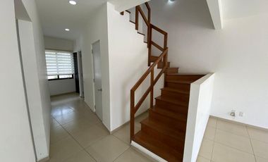 Casa en Venta o Renta con ampliación,  4 recamaras en Vista Bosques