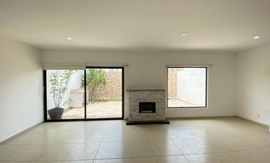 Casa en Venta o Renta con ampliación,  4 recamaras en Vista Bosques