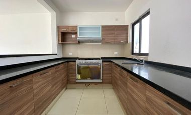 Casa en Venta o Renta con ampliación,  4 recamaras en Vista Bosques