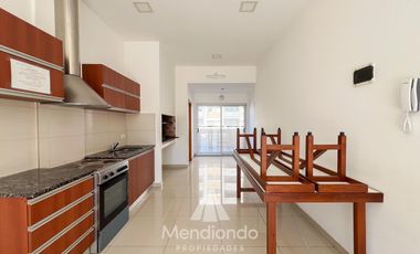 Depto 2 amb al frente con Balcón   Cochera muy amplia y baulera Zona Aldrey