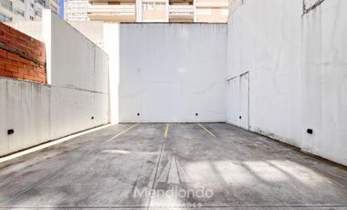 Depto 2 amb al frente con Balcón   Cochera muy amplia y baulera Zona Aldrey