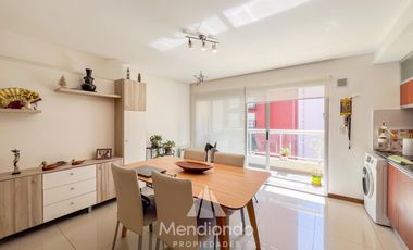 Depto 2 amb al frente con Balcón   Cochera muy amplia y baulera Zona Aldrey