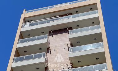 Depto 2 amb al frente con Balcón   Cochera muy amplia y baulera Zona Aldrey